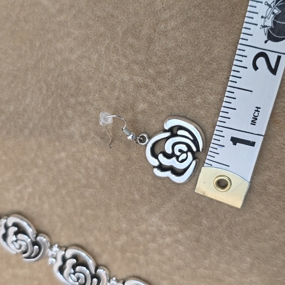 Set Necklace, Bracelet & Earrings - Picture 12 of 12